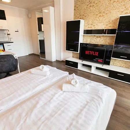 Floor With Terrace شقة براغ