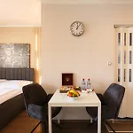 Daire Karlin Skyline Terrace By Livingclub Prag